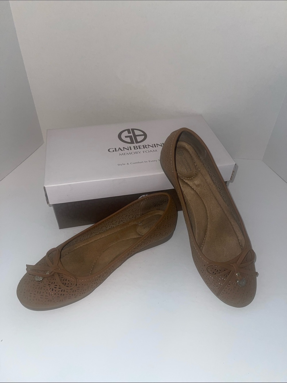NWT Giani Bernini Dailyn DriverTan Perforated Bow Ballet Flats